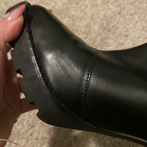 Saks Fifth Avenue Lug Sole Black Leather Ankle Boot Sz 10 - Picture 11 of 14